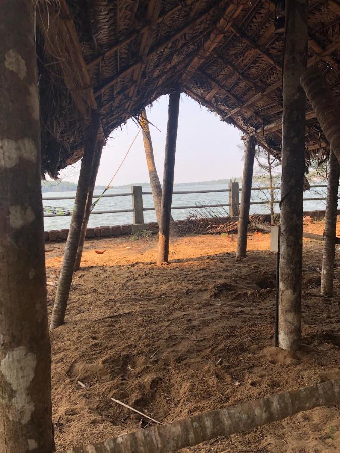 Candlehut Homestay Nileshwar Ngoại thất bức ảnh